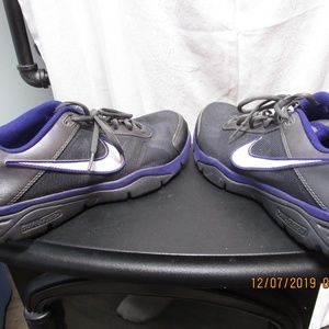 Mens tennis shoes size 10.5